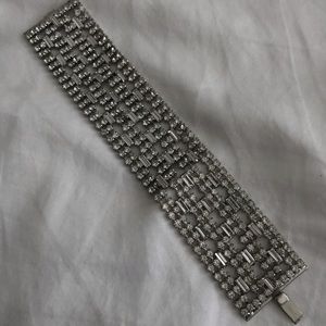 • s t a t e m e n t // bracelet •